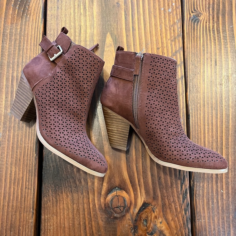 Violet and Red Jackie ankle boots, 7